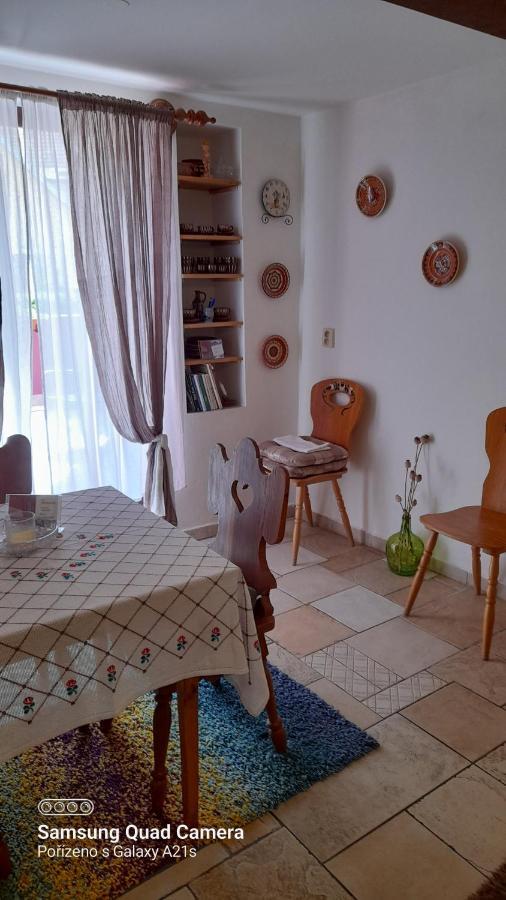 Atelier Spojovaci Apartment Cesky Krumlov Bagian luar foto